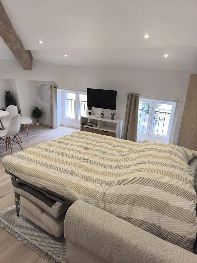 Appartement entier, One-Bedroom Apartment in Tournon-sur-Rhône, Région de Tournon-sur-Rhône
