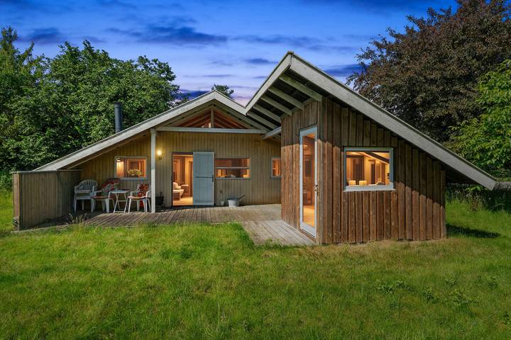 Ferienhaus für 4 Personen, mit Terrasse und Garten sowie Seeblick, mit Haustier