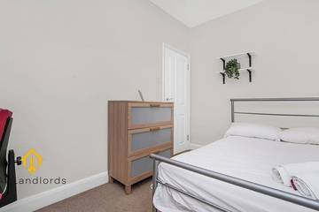 Apartment for 6 People in Kingston upon Thames, London, Photo 4