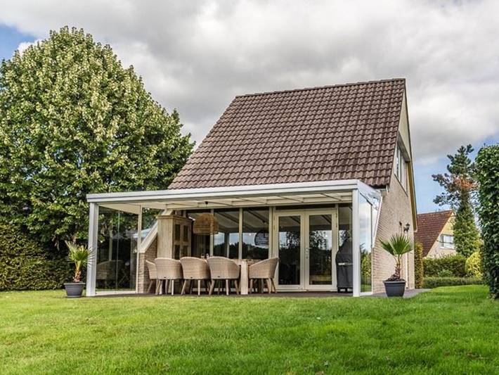 Vakantiehuis voor 6 personen, with tuin and kinderzwembad as well as terras in Vlagtwedde