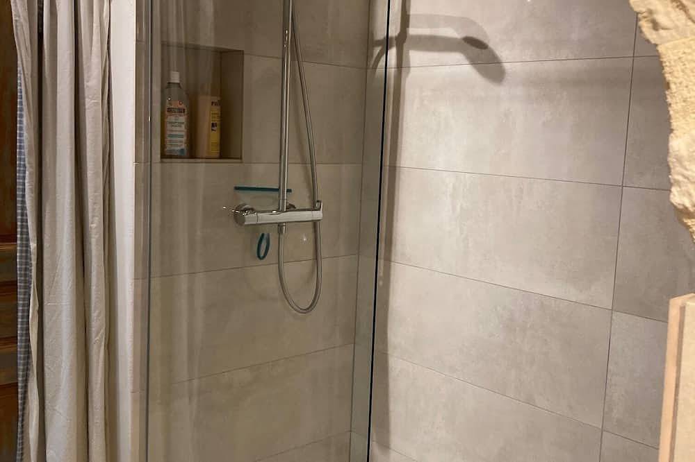 Appartement entier, Le Petit Bousquet, studio dans belle maison avec piscine, pour 3 pers in Montcuq-en-Quercy-Blanc, Quercy