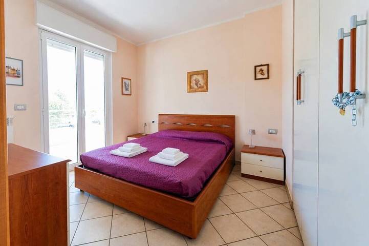Ganze Wohnung, GuestHost - Cozy Balcony Apartment with Ocean View in Foggetta, Pineto