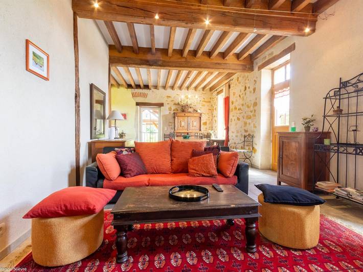Renoviertes Bauernhaus nahe Morvan mit Garten und Kinderspielbereich in Saint-Gratien-Savigny, Nièvre