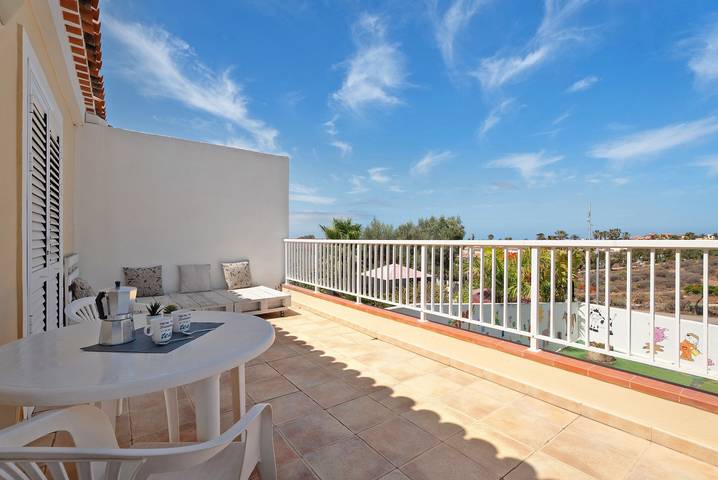 Apartamento entero, Precioso apartamento en Costa Silencio con piscina, Wi-Fi, jardín y terraza in Costa del Silencio, Arona 