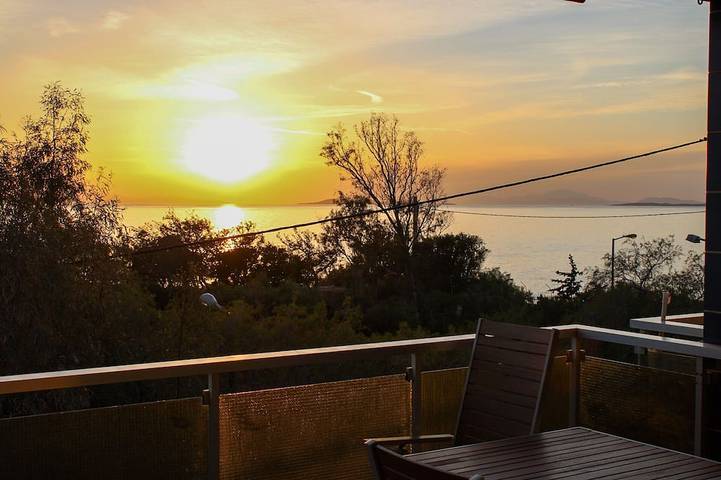 Gîte pour 4 personnes, avec jardin dans Saronida