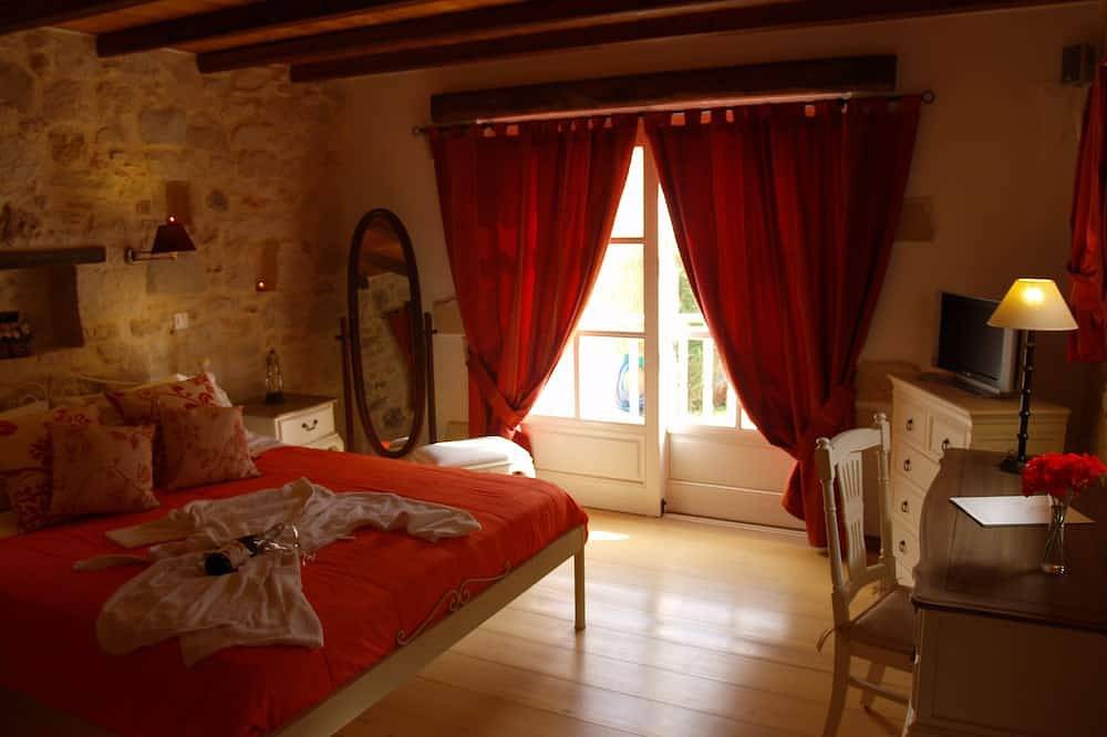 Rock House's Villa Rhapsody private pool and garden close to everything by foot in Platanias, Chania region