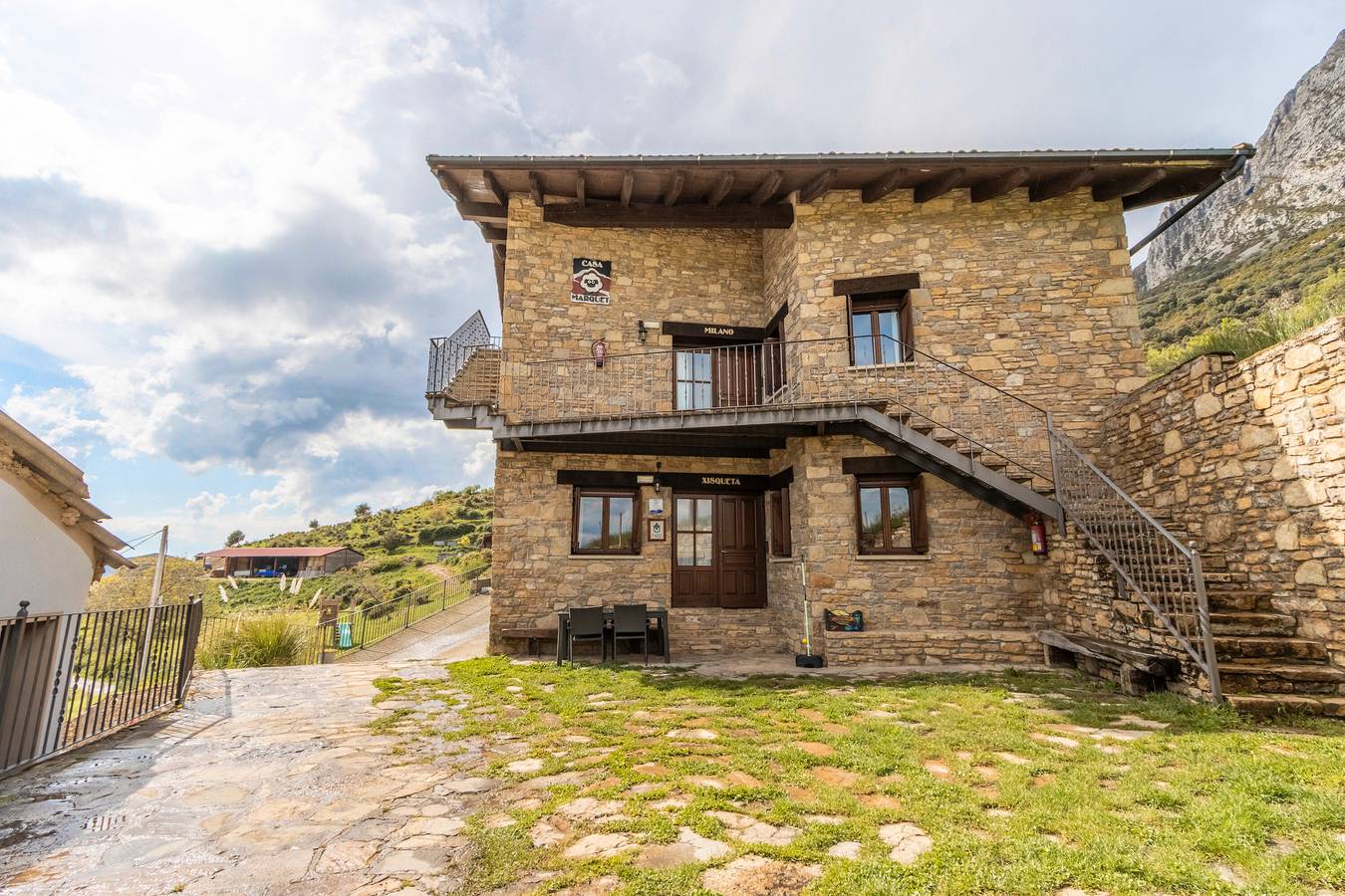 Apartamento entero, Apartamento 'Xisqueta' con vistas a la montaña, jardín privado y Wi-Fi in Valle de Lierp, Pirineos