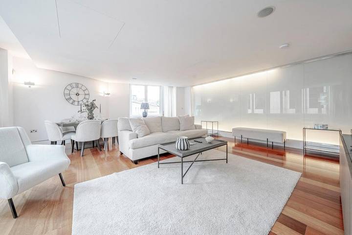 Vacation rental for 6 people, with Hot tub and View in Knightsbridge
