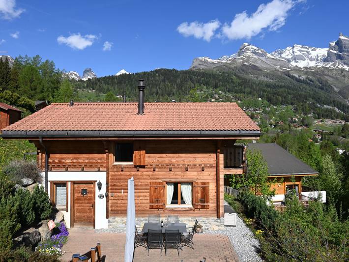 Chalet für 6 Personen, mit Balkon und Terrasse in Ovronnaz