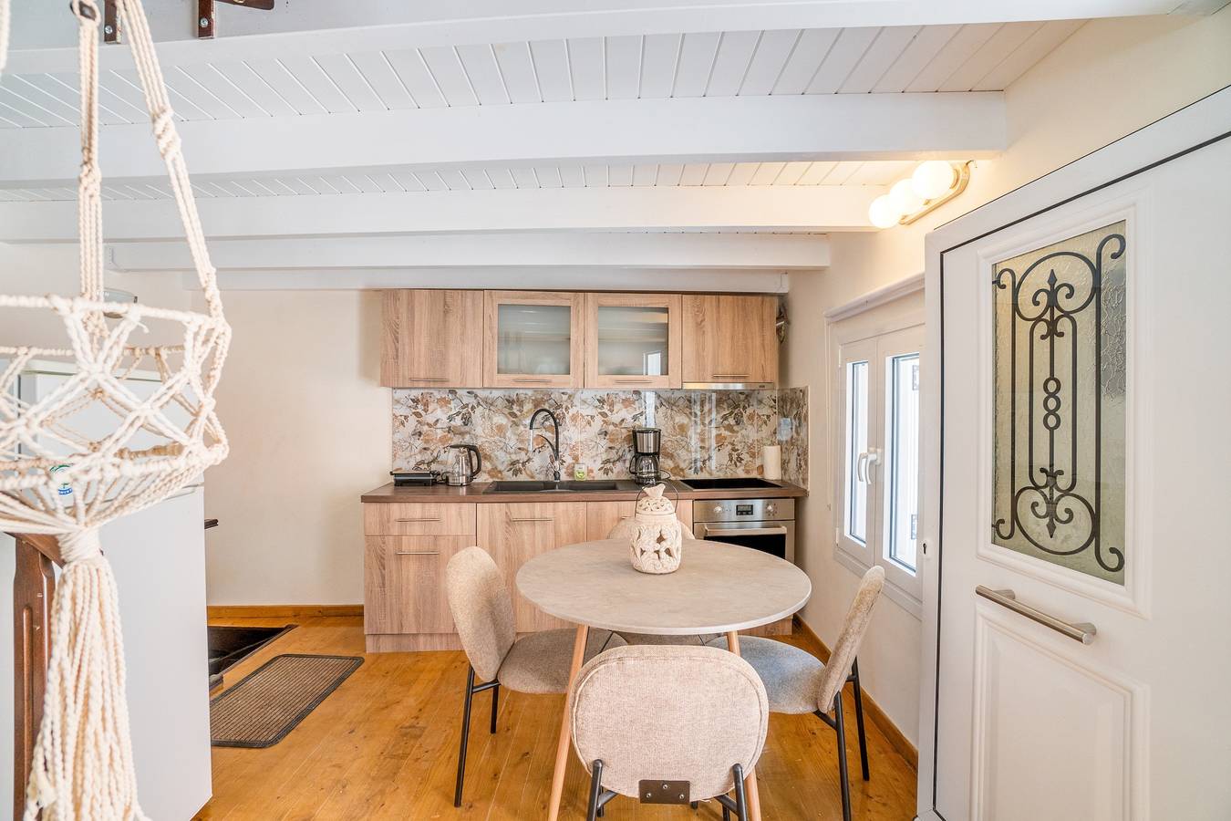 Appartement entier, Appartement "Villa Nicolas" avec vue sur les montagnes, Wi-Fi et climatisation in Corfou