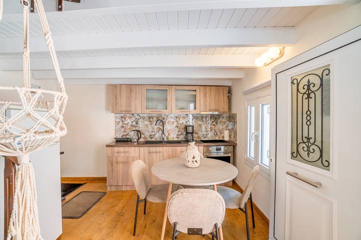 Ganze Wohnung, Ferienwohnung 'Villa Nicolas' mit Bergblick, WLAN und Klimaanlage in Korfu