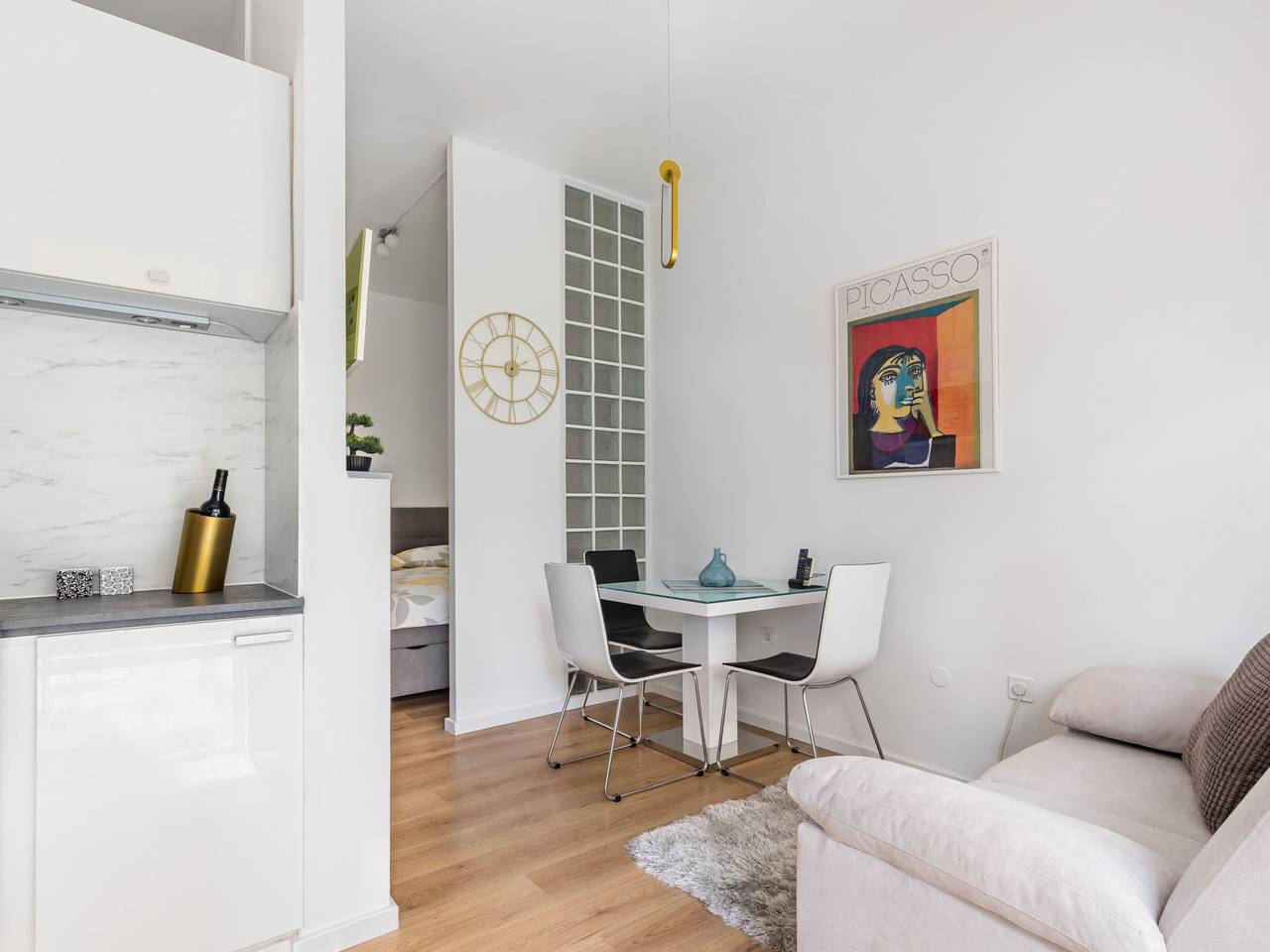 Entire apartment, Studio im Erdgeschoss, beim berühmten Znjan-Strand in Split, Split-Dalmatia