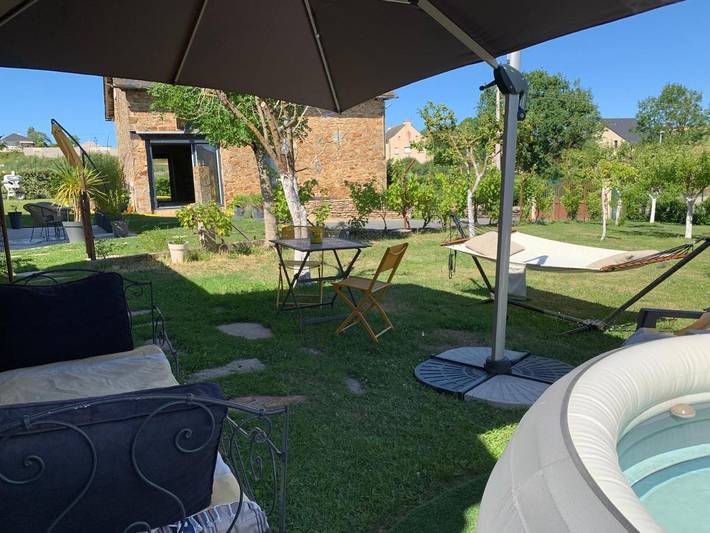 Gîte pour 3 personnes, avec vue et jardin à Boussac (Aveyron)
