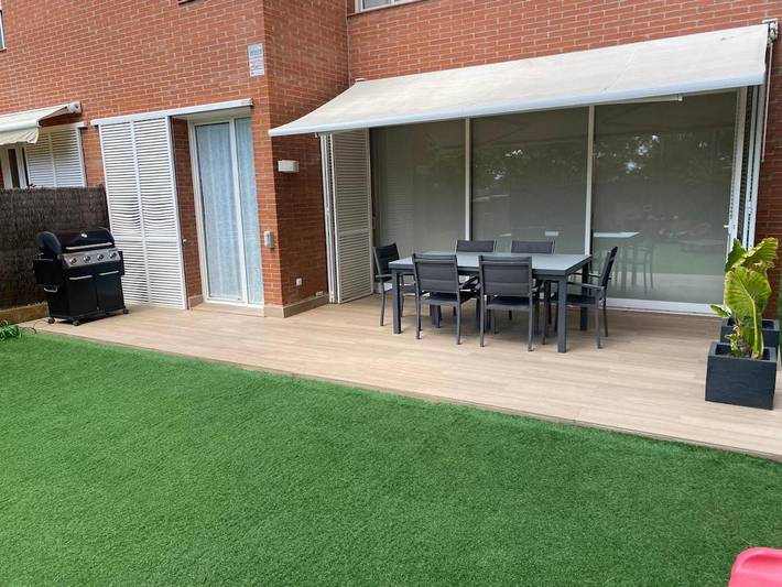 Ferienhaus für 6 Personen, mit Terrasse und Garten sowie Pool und Ausblick
