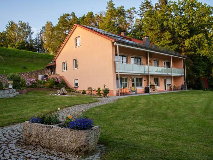 Ferienwohnung für 5 Personen, mit Terrasse und Garten sowie Ausblick in Wiesenttal