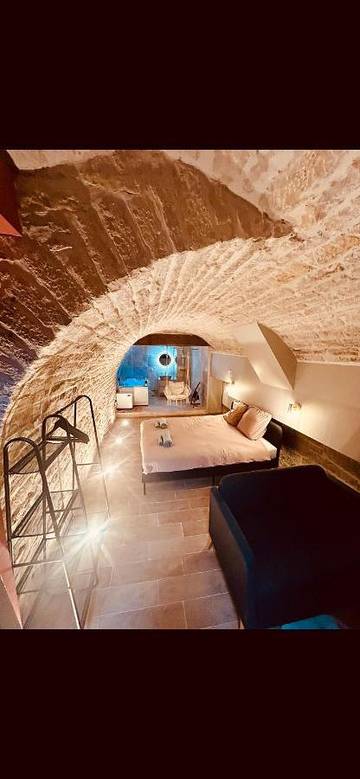 Gîte pour 2 personnes, avec jacuzzi dans Theatre Des Feuillants Dijon