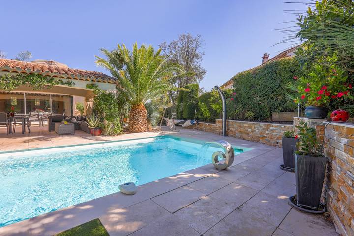 Maison de vacances pour 12 personnes, avec jardin dans Saint-Aygulf
