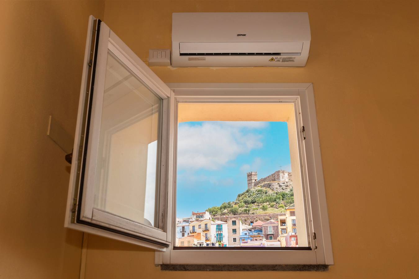 Entire apartment, Apartment 'L'attico Sul Fiume' with Private Terrace, Wi-Fi and Air Conditioning in Bosa, Planargia