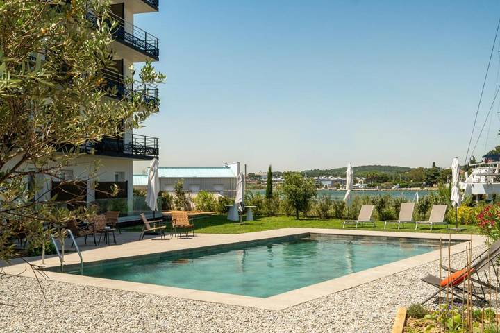 Hôtel pour 2 personnes, avec Terrasse ainsi que Jardin et Piscine