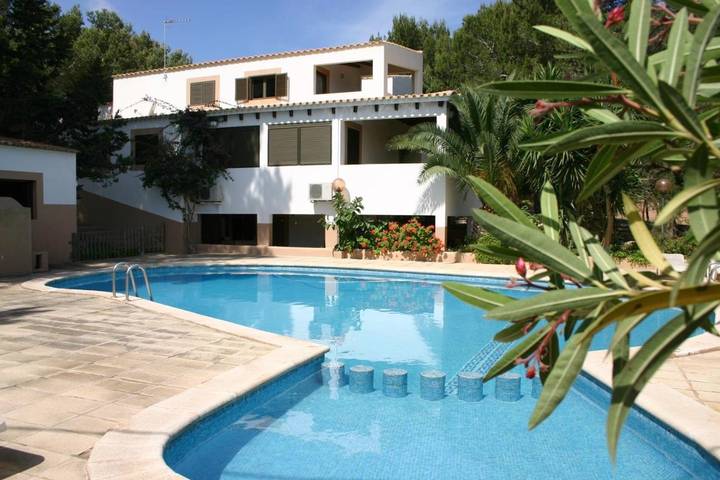 Apartahotel para 5 personas, con Balcón y Terraza además de Jardín y Piscina en Formentera