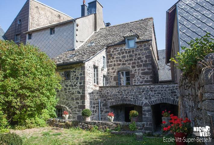 Gîte pour 9 personnes, avec balcon et jardin, animaux acceptés