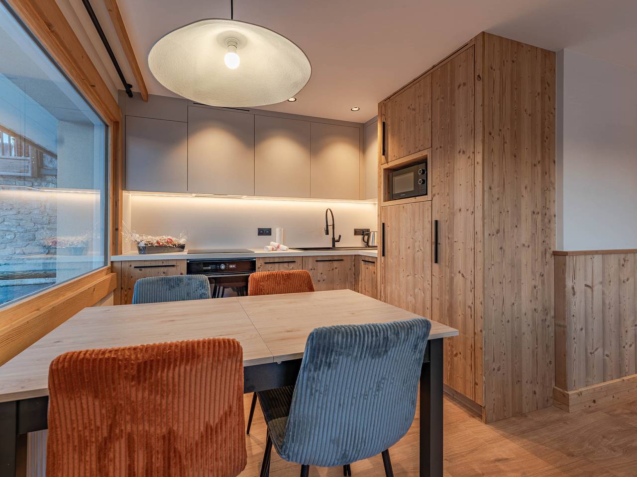 Geheel appartement, Renovated alpine apartment near slopes and shops - Courchevel in Courchevel 1850, Saint-Bon-Tarentaise