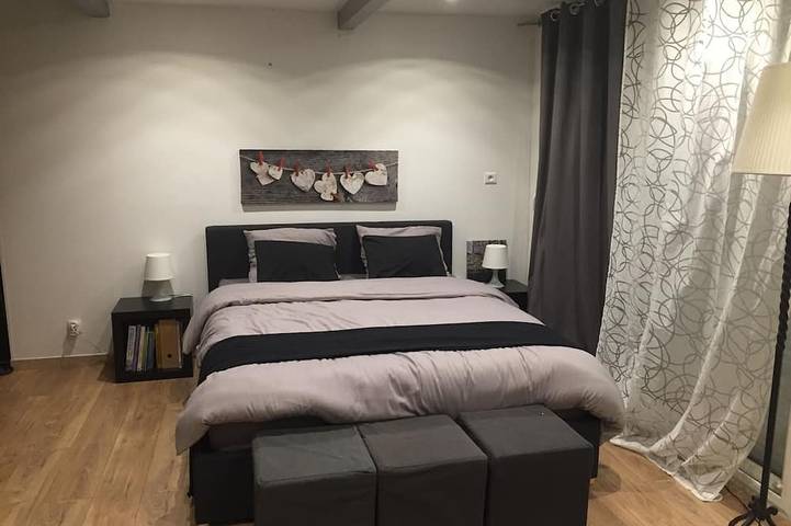 Location de vacances pour 10 personnes, avec jacuzzi et jardin, animaux acceptés à Trets - 2