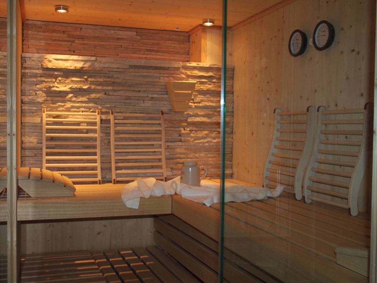 Ganze Ferienwohnung, Lettwieshof Birgit und Peter Heine - 1 Terrassensuite in Furtwangen, Mittlerer Schwarzwald