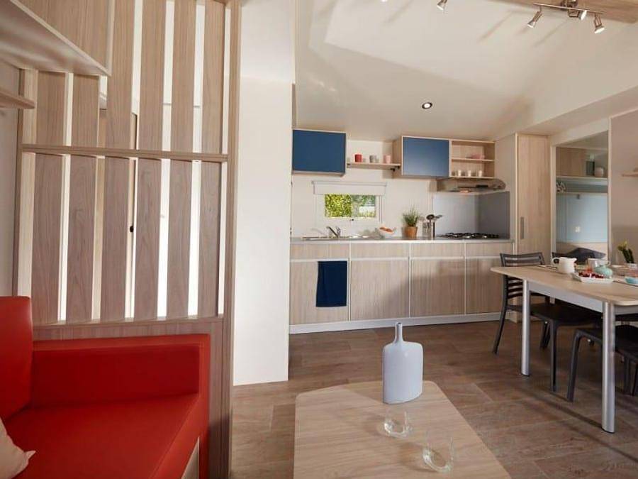 Cozy Mobile Home with Parking, WiFi, TV, Pool - Near Plage de Sauveterre! in Brem-sur-Mer, Loire Valley