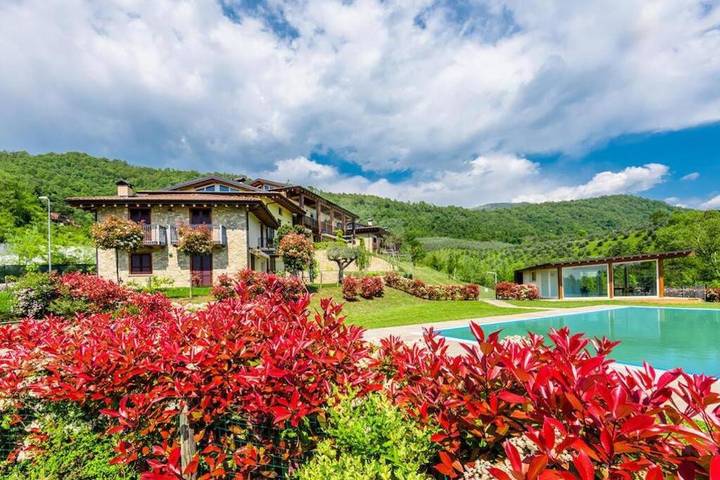 Appartamento per 4 persone, con Balcone e Giardino nonché Piscina e Panorama a Scanzorosciate