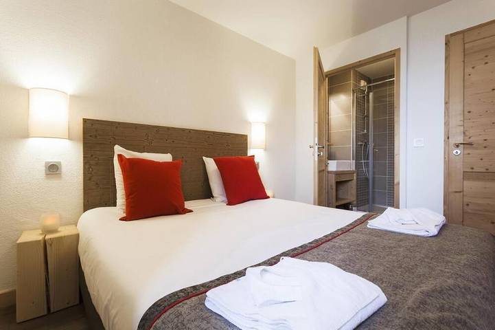 Apartamento entero, Wifi, al pie de las pistas de esquí, piscina, hammam, terraza, balcón, tv, local para esquís in Les Menuires, Saint-Martin-de-Belleville
