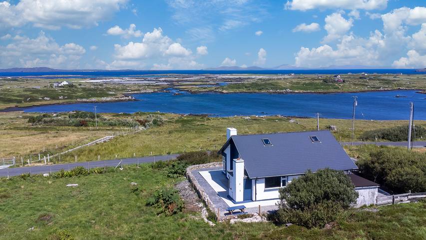 Ferienhaus für 7 Personen, mit Garten und Seeblick sowie Terrasse, mit Haustier in County Galway