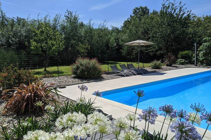 Gîte pour 6 personnes, avec Terrasse ainsi que Jardin et Piscine