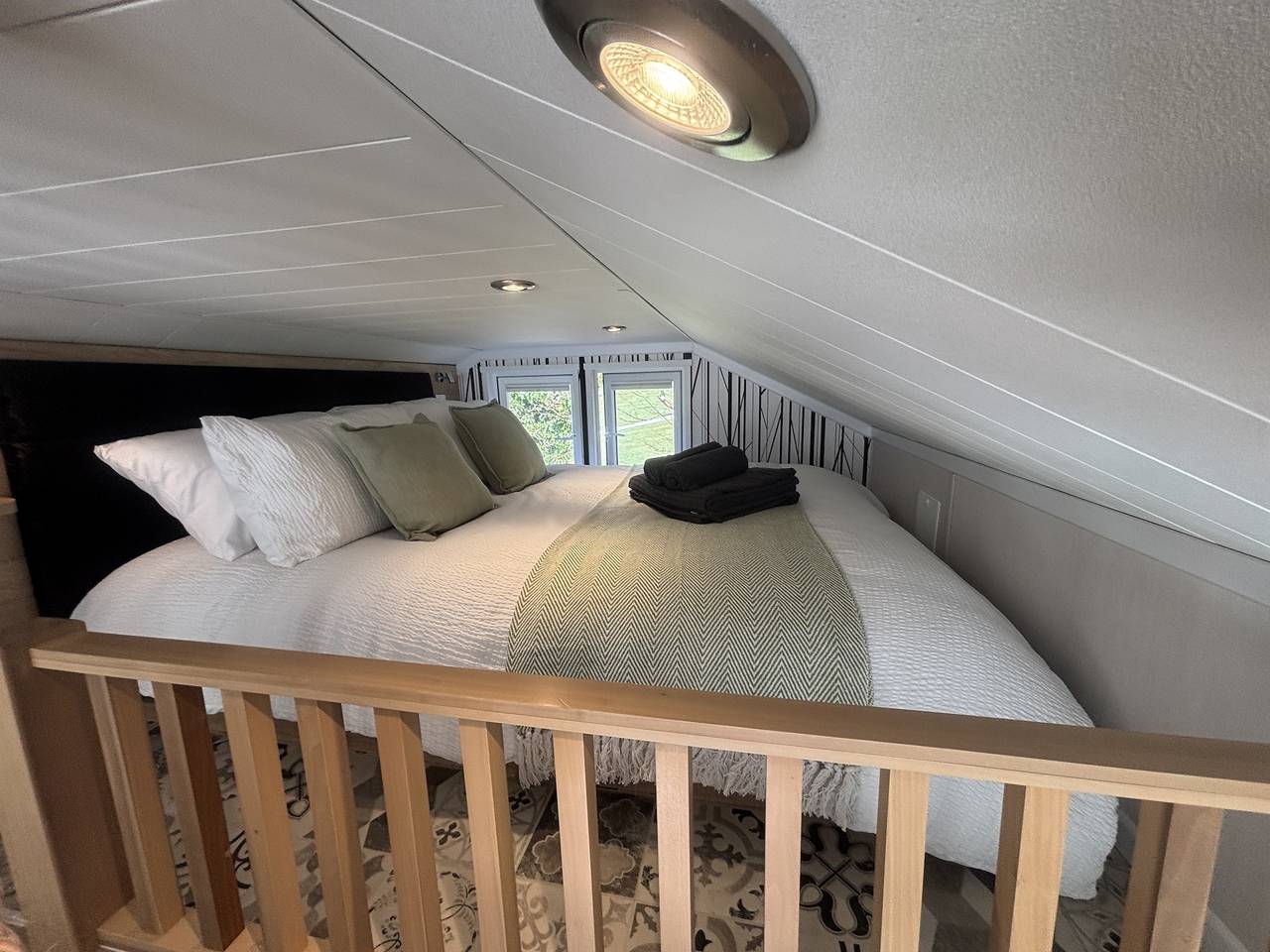 Petite Retreat - Lovely Pod with Hot Tub in Narberth, Pembrokeshire