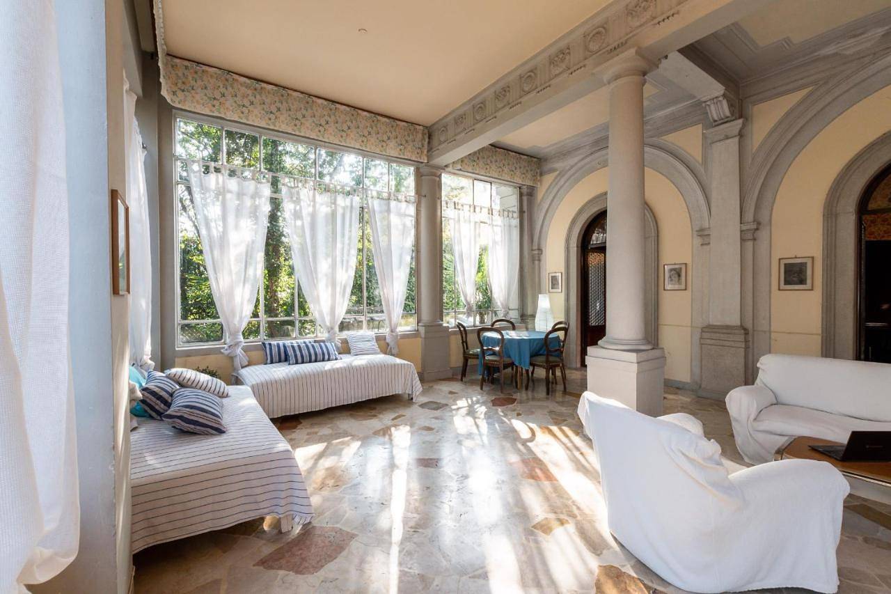 Villa Excelsior Dimora Liberty con Accesso al Lago in Maderno, Toscolano-Maderno