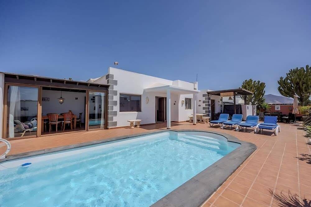 Utopia, villa 4 bedrooms, heated pool with absolute privacy in Playa Blanca, Yaiza