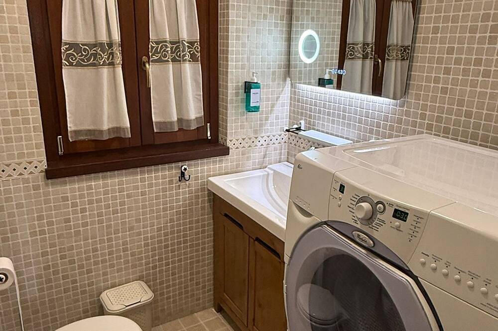 Independent villa with free parking space and close to the subway - Rome in Rom, Rom Provinsen