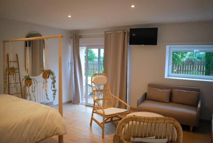 Maison d’hôte pour 5 personnes, avec piscine et bassin pour enfant ainsi que vue et jardin, animaux acceptés dans la Loire - 2