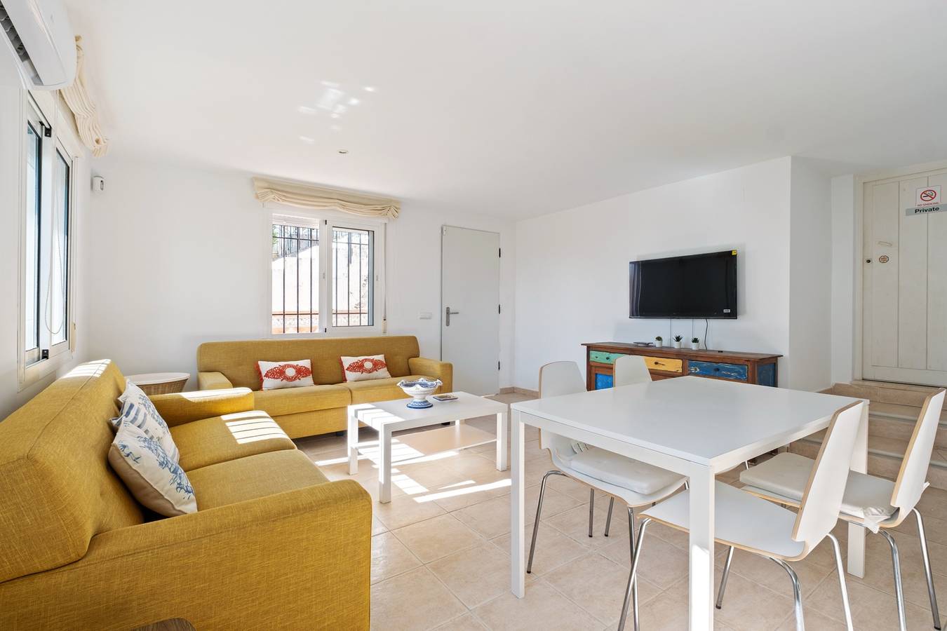 Holiday Home 'Casa May' with Private Pool, Wi-Fi and Air Conditioning in La Cala de Mijas, Mijas