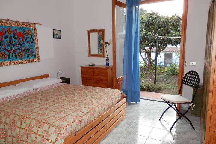 Ferienhaus für 5 Personen, mit Terrasse und Garten auf den Liparische Inseln - 2