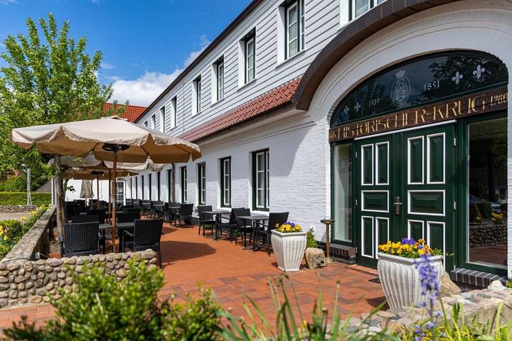 Hotel, mit Terrasse und Garten sowie Pool und Sauna in Oeversee