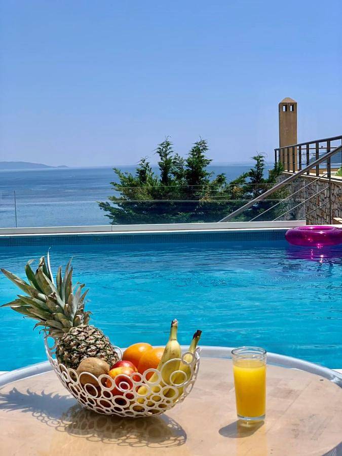 Golden King Villas in Sporaden