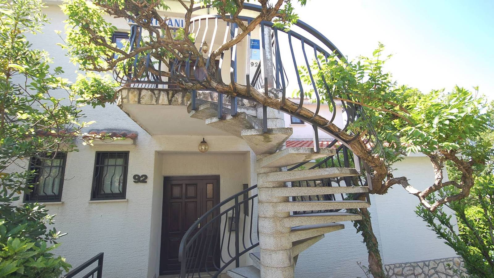 Ganze Wohnung, 1-Zimmer-Ferienwohnung mit Balkon und Meerblick Njivice, Krk A-21763-b in Njivice, Krk