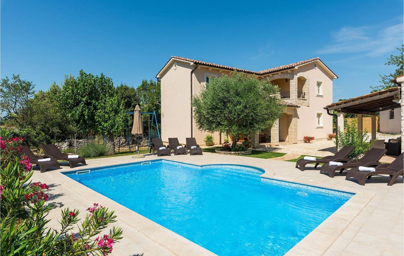 Chalet para 10 personas con terraza in Raša, Costa Este de Istria