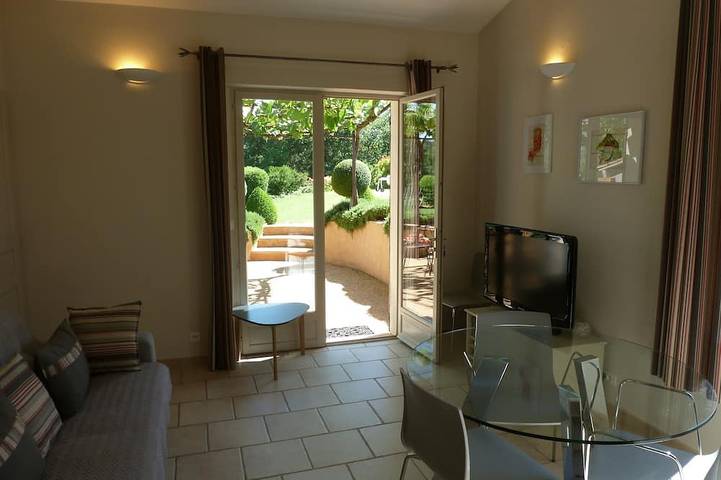 Cottage pour 2 personnes avec piscine privée dans parc arboré classé *** in Roussillon, Parc naturel régional du Luberon