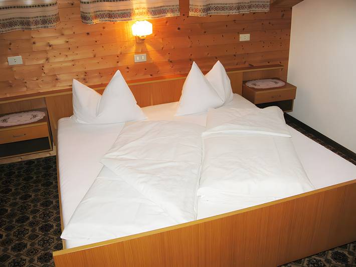 Quarto 'Haus Kristall - Double' com vista para a montanha, jardim partilhado e Wi-Fi in Muhlwald, Alpes de Zillertal