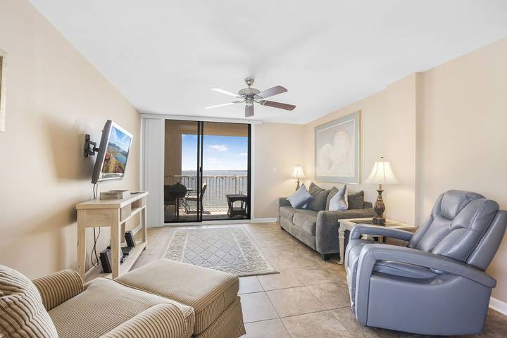 Vacation rental for 8 people, with terrace and pool as well as yard and lake view, with pets in Alabama