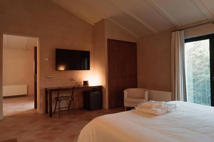 Hotel para 3 personas, con terraza además de piscina y jardín, Se admiten mascotas en Comarca del Noroeste (Murcia) - 3