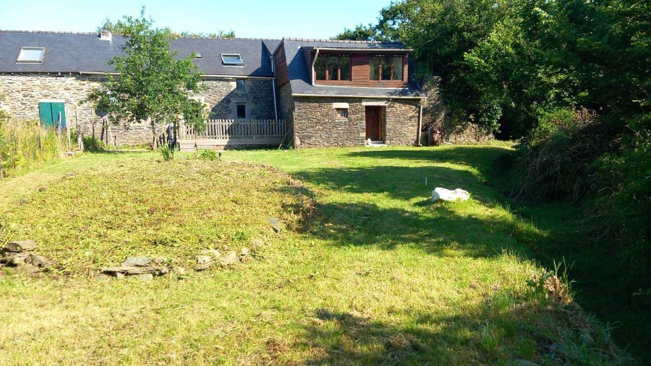 Two-Bedroom House in Châteauneuf-du-Faou, Région de Châteaulin