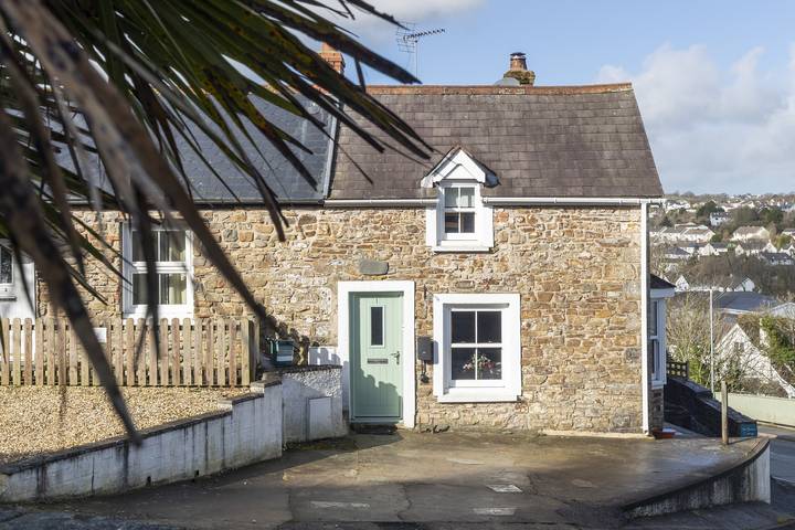 Hill Cottage - Breathtaking Sea Views, Parking in Saundersfoot, Pembrokeshire